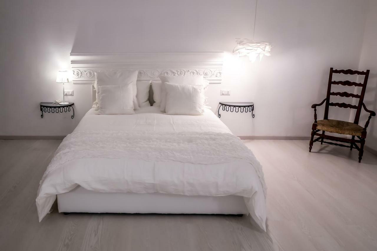 Palazzo Venusio Bed & Breakfast เนเปิลส์ ภายนอก รูปภาพ