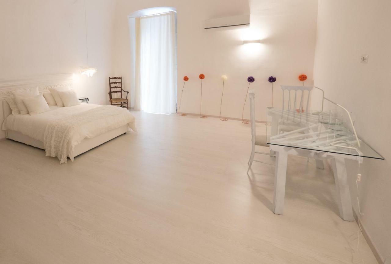 Palazzo Venusio Bed & Breakfast เนเปิลส์ ภายนอก รูปภาพ