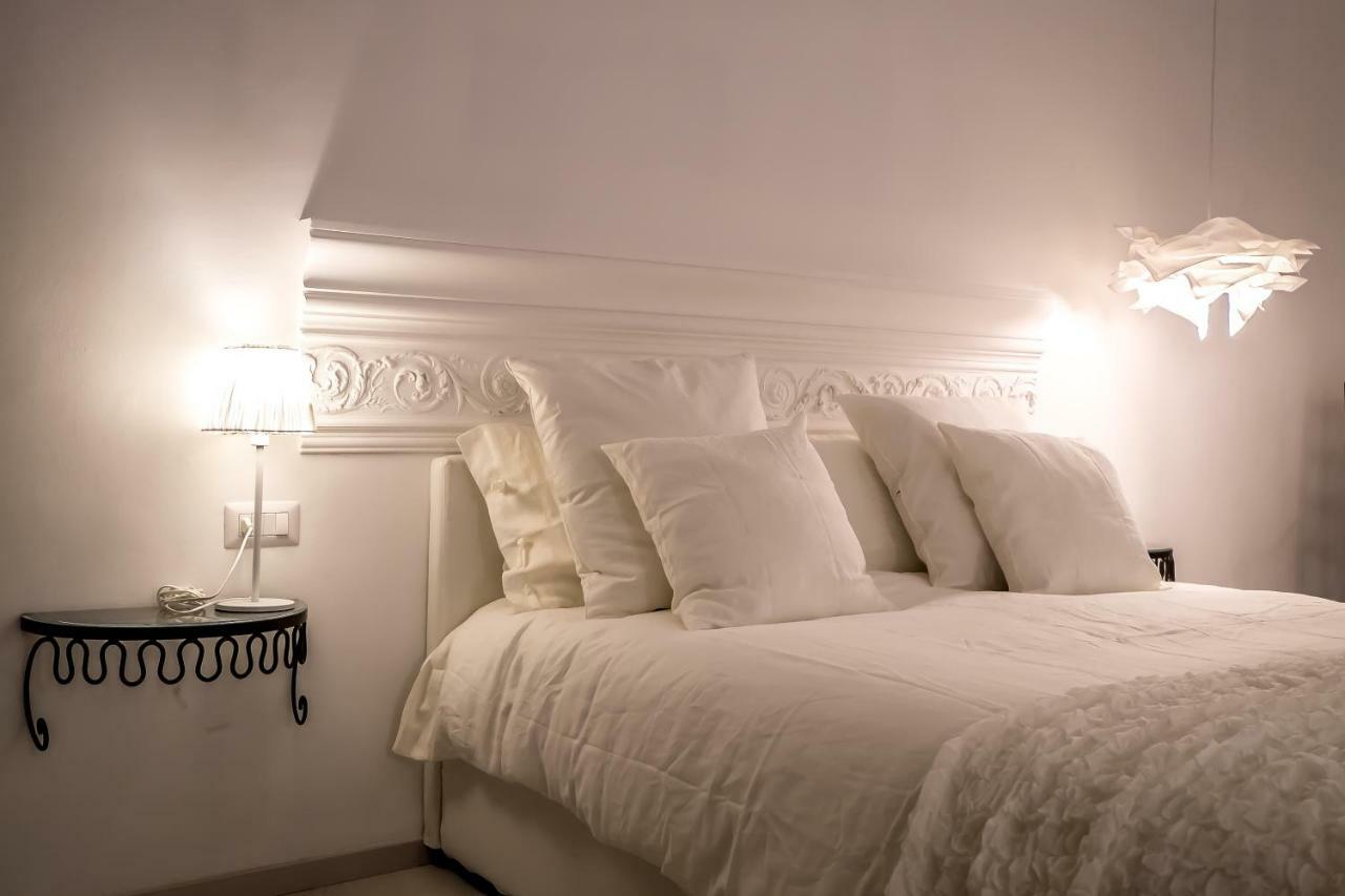Palazzo Venusio Bed & Breakfast เนเปิลส์ ภายนอก รูปภาพ