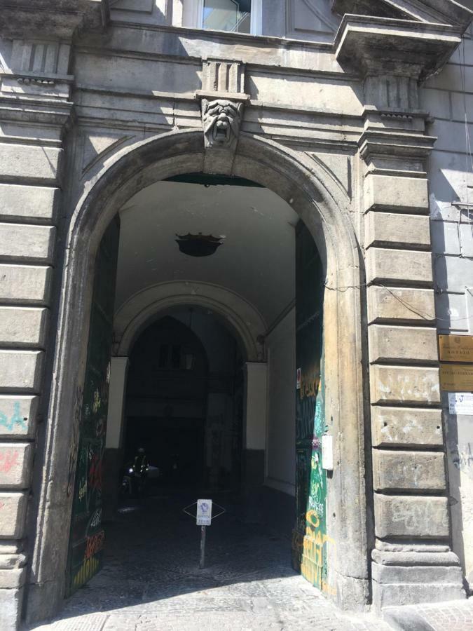 Palazzo Venusio Bed & Breakfast เนเปิลส์ ภายนอก รูปภาพ